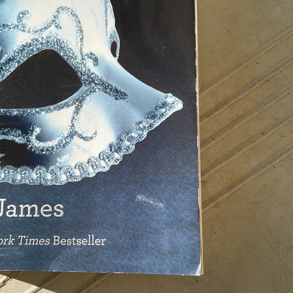 4 for $20 - Paperback book - fifty shades darker by EL James - Picture 5 of 8